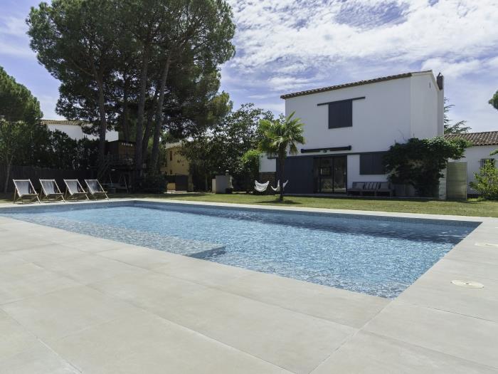 Casa exclusiva, jardín y piscina privada / 1189